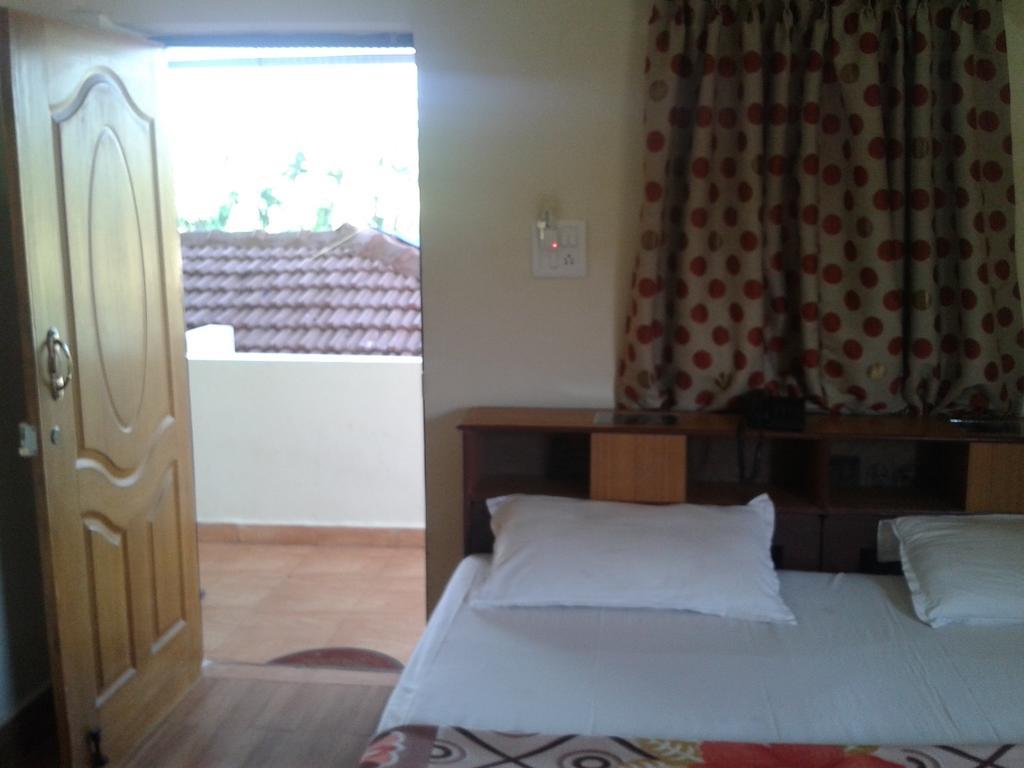 Ancora Beach Resort Baga Exterior foto